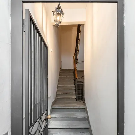 Via Santa Reparata, 1 - 2nd Floor - Stunning And Spacious 10 Min To Historic Center Apartment *