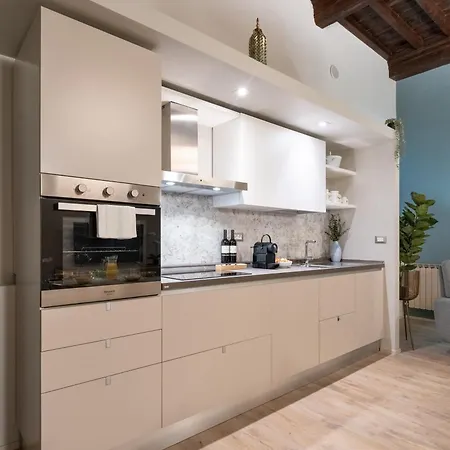 Via Santa Reparata, 1 - 2nd Floor - Stunning And Spacious 10 Min To Historic Center